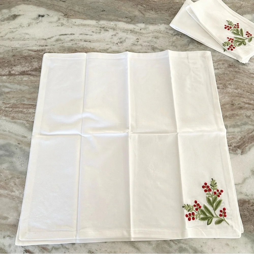 Williams Sonoma Noel Garland Embroidered Cloth Napkins Set - Holiday Christmas